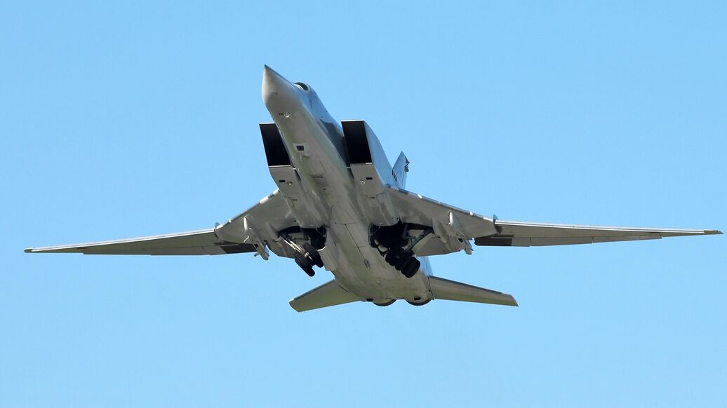 © РИА Новости / Александр ТарасенковПерейти в медиабанк<br>Сверхзвуковой бомбардировщик Ту-22М3. Архивное фото