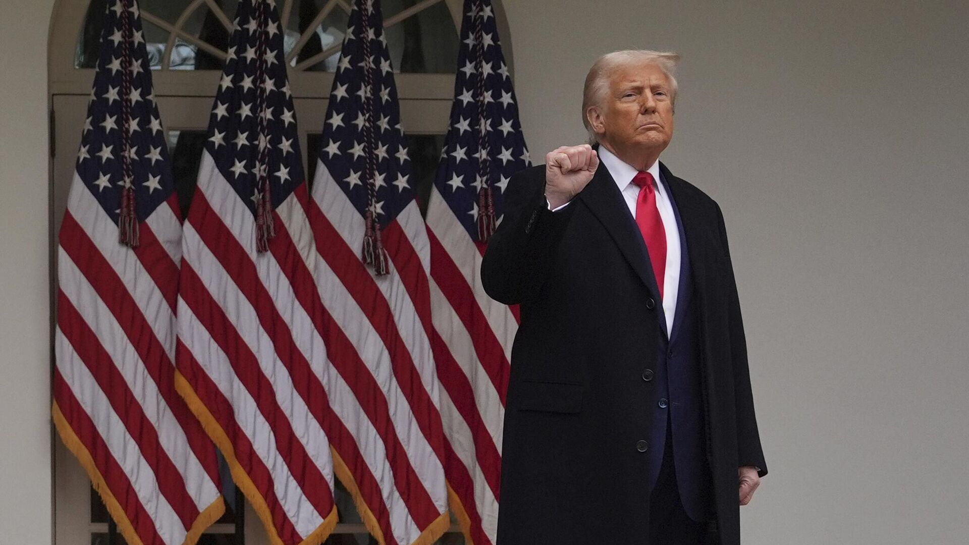 Президент США Дональд Трамп в Розовом саду Белого дома после подписания указа о введении взаимных пошлин на импорт - РИА Новости, 1920, 09.04.2025