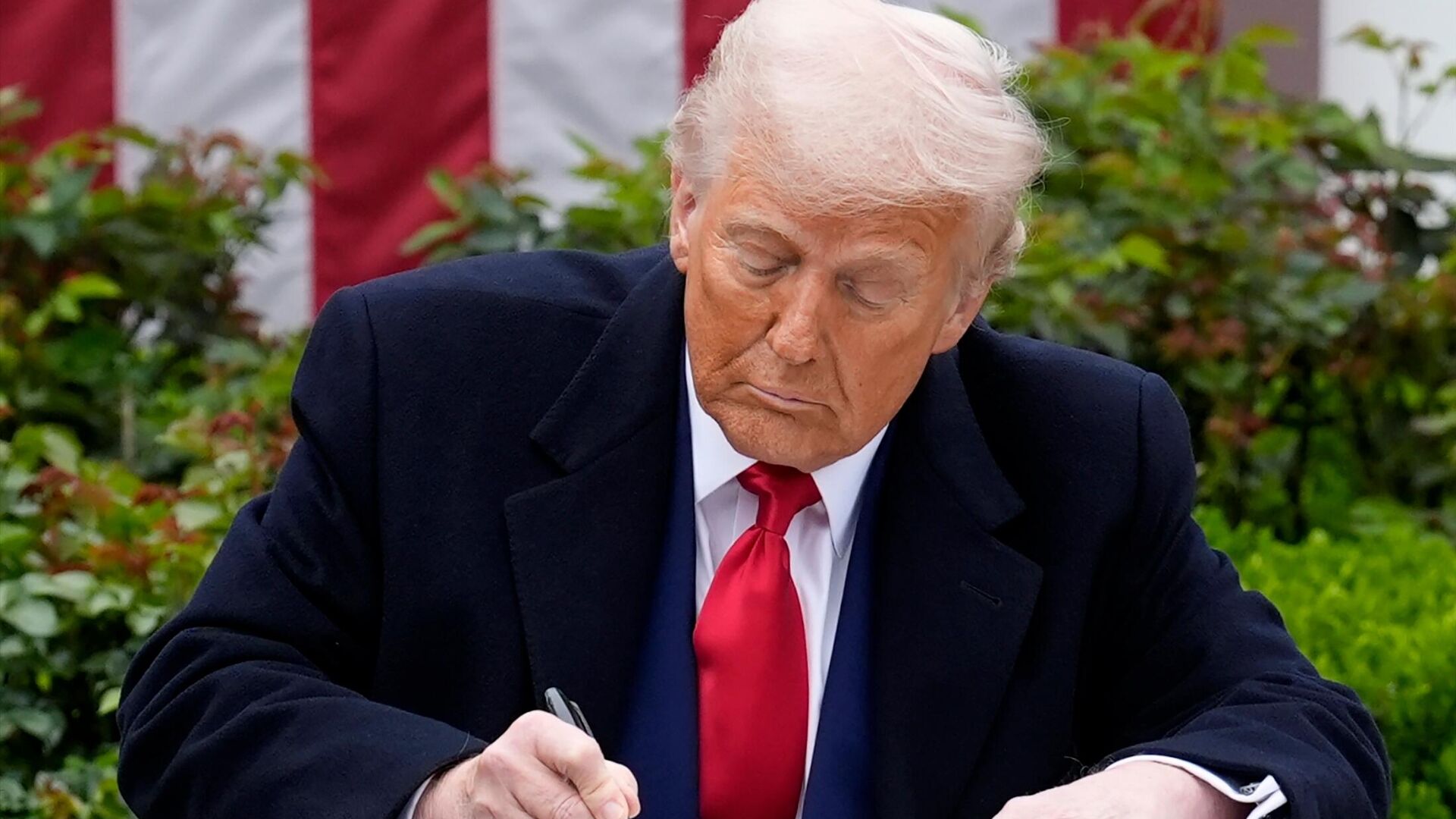 Президент США Трамп объявил о введении пошлин на продукцию других стран Президент США Трамп объявил о введении пошлин на продукцию других стран - РИА Новости, 1920, 21.04.2025