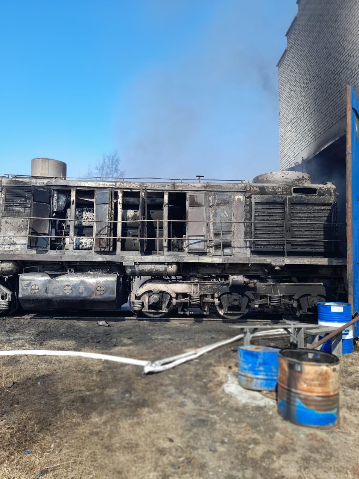 Тушение пожара в селе Варваровка Амурской области Тушение пожара в селе Варваровка Амурской области - РИА Новости, 1920, 03.04.2025