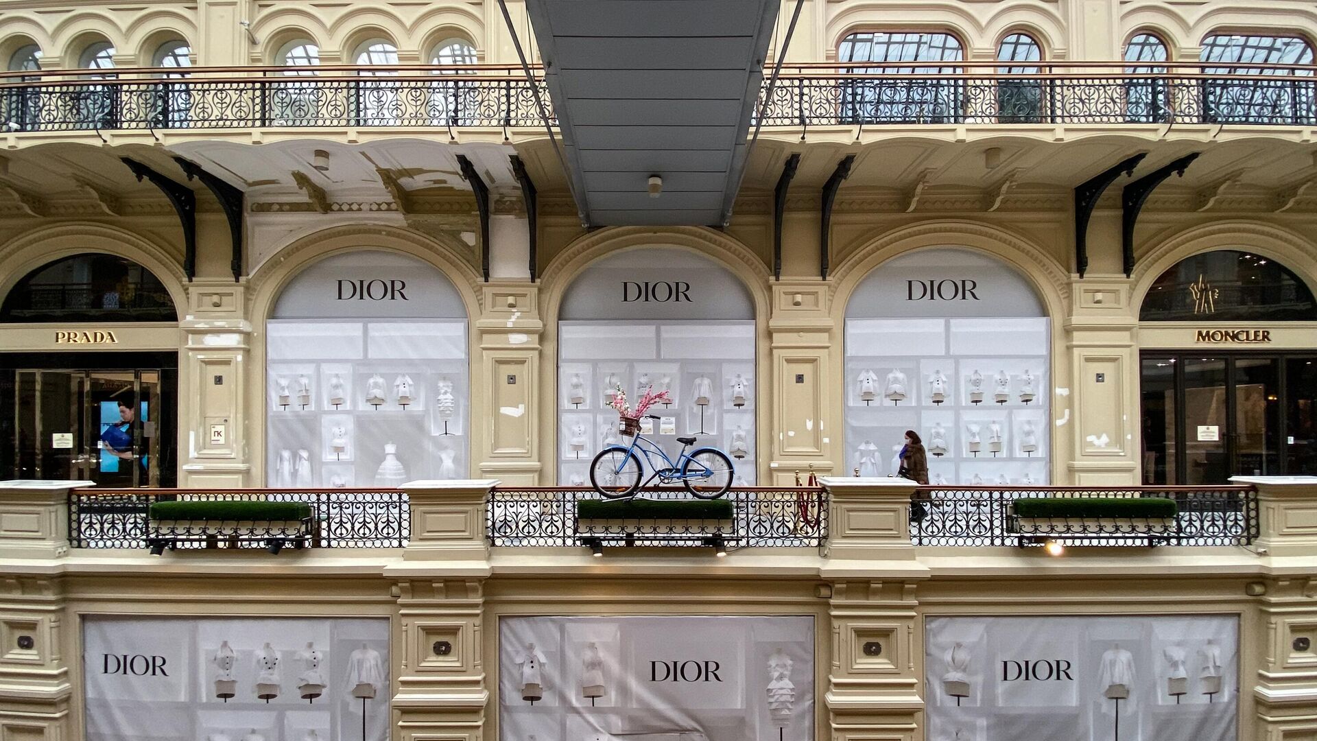 Закрытый магазин Dior в ГУМе - РИА Новости, 1920, 03.04.2025