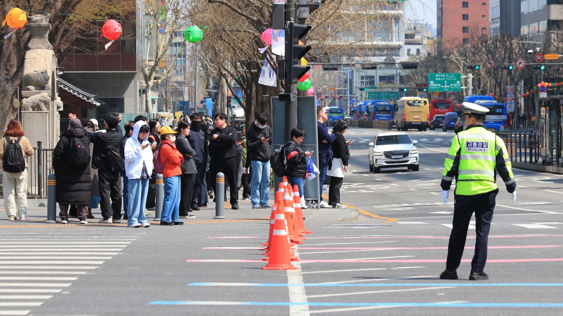 Обстановка в Сеуле после вынесения вердикта об импичменте Юн Сок Ёля Обстановка в Сеуле после вынесения вердикта об импичменте Юн Сок Ёля - РИА Новости, 1920, 04.04.2025