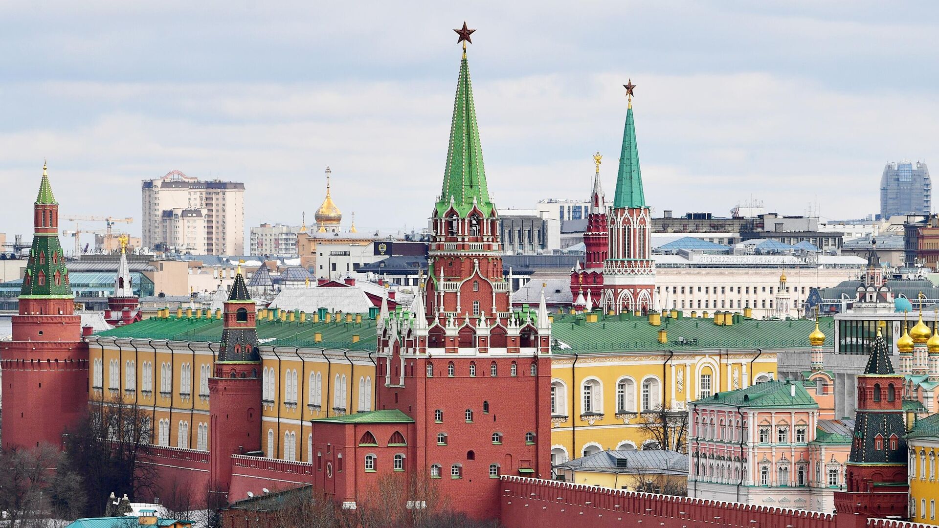 Вид на башни Московского Кремля - РИА Новости, 1920, 07.04.2025