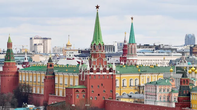 Вид на башни Московского Кремля
