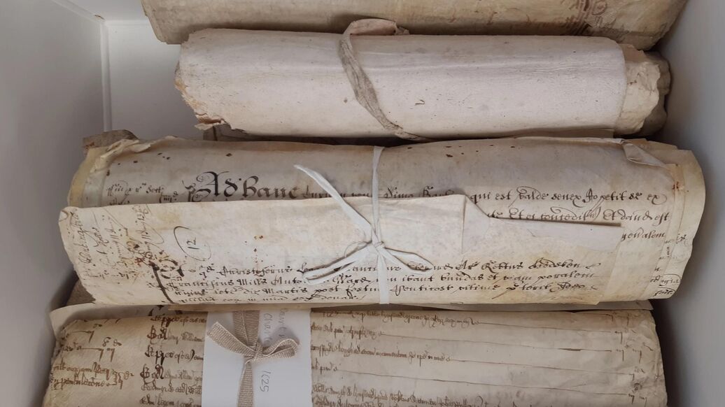 © Фото :  Cambridge University Library /CHIL <br>Фрагмент рукописи из легенд о короле Артуре