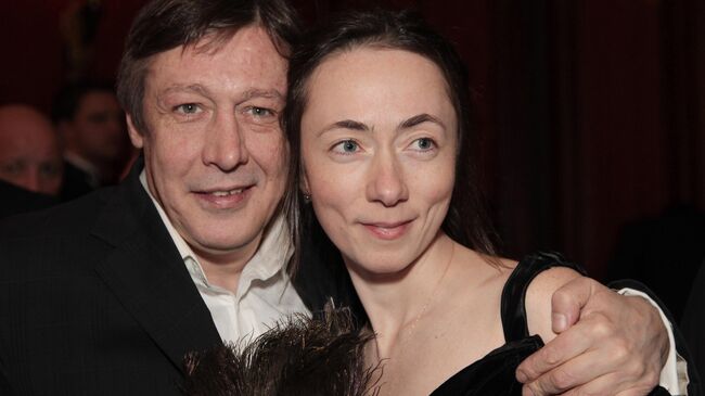 Актер Михаил Ефремов с супругой Софьей Кругликовой 