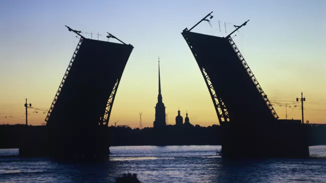 Дворцовый мост в Ленинграде