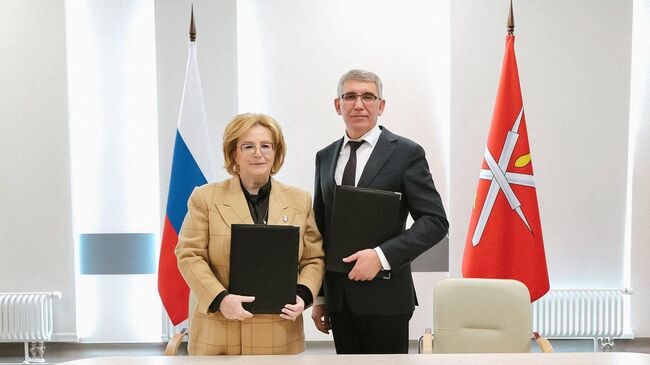 Руководитель Федерального медико-биологического агентства Вероника Скворцова и губернатор Тульской области Дмитрий Миляев Руководитель Федерального медико-биологического агентства Вероника Скворцова и губернатор Тульской области Дмитрий Миляев