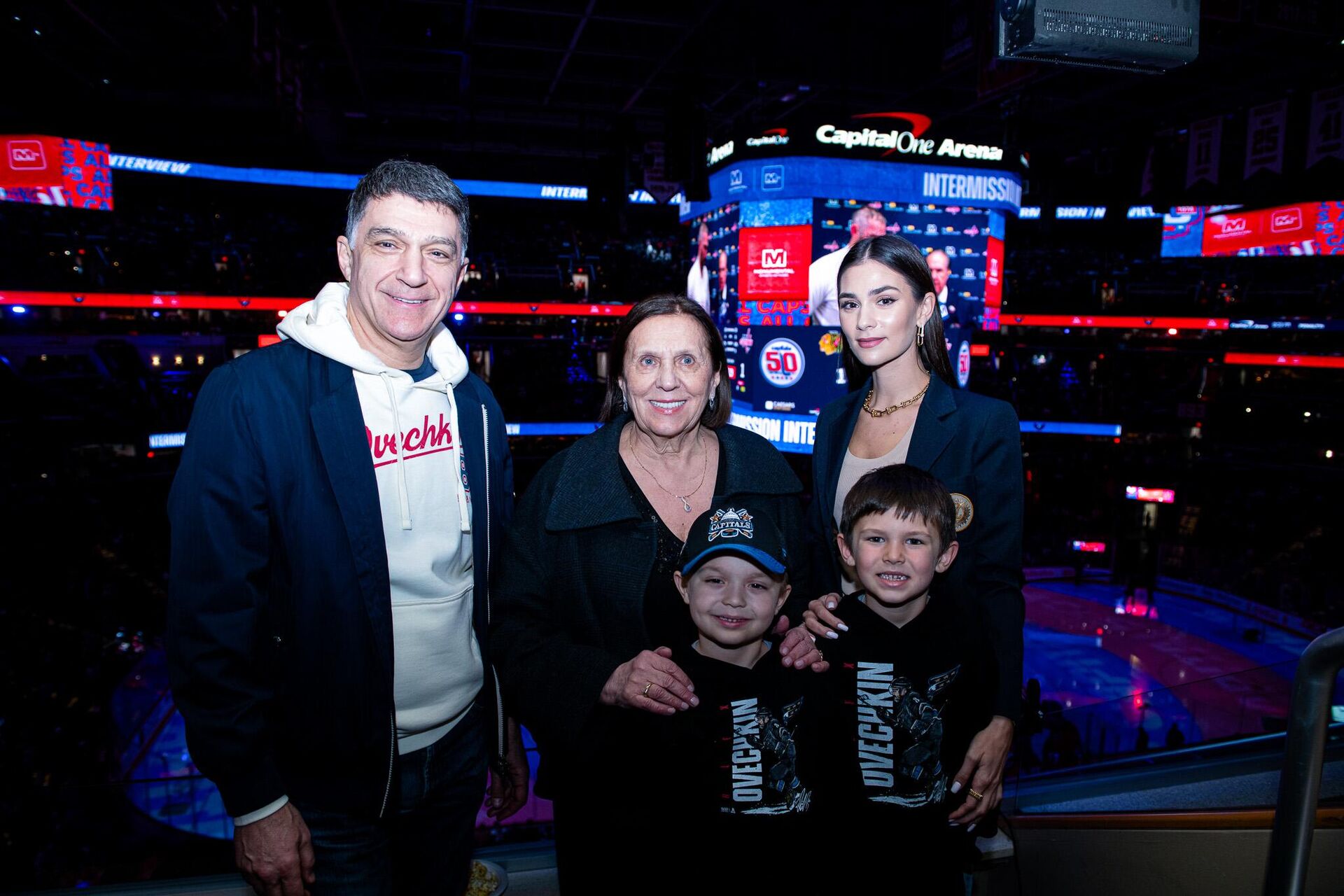 Кирилл Шубский, Татьяна Овечкина, Анастасия Овечкина, Илья и Сергей Овечкины - РИА Новости, 1920, 08.04.2025