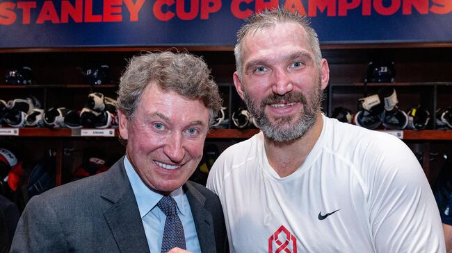 Хоккеист Вашингтон Кэпиталз Александр Овечкин и Уэйн Гретцки