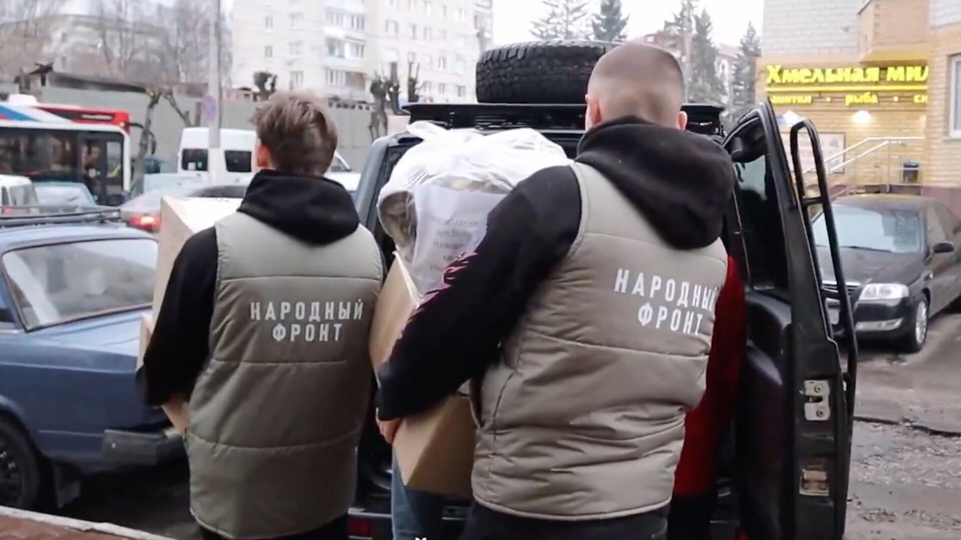 Активисты молодежного крыла Народного фронта доставили гуманитарный груз военным медикам в освобождённую Суджу Курской области - РИА Новости, 1920, 05.04.2025