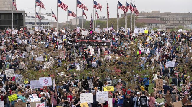 Акция протеста против политики Трампа в Вашингтоне, США