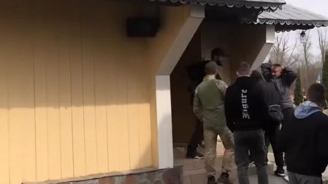 Сторонники раскольнической Православной церкви Украины силой захватили храм канонической Украинской православной церкви в селе Панка в Черновицкой области Украины Сторонники раскольнической Православной церкви Украины силой захватили храм канонической Украинской православной церкви в селе Панка в Черновицкой области Украины