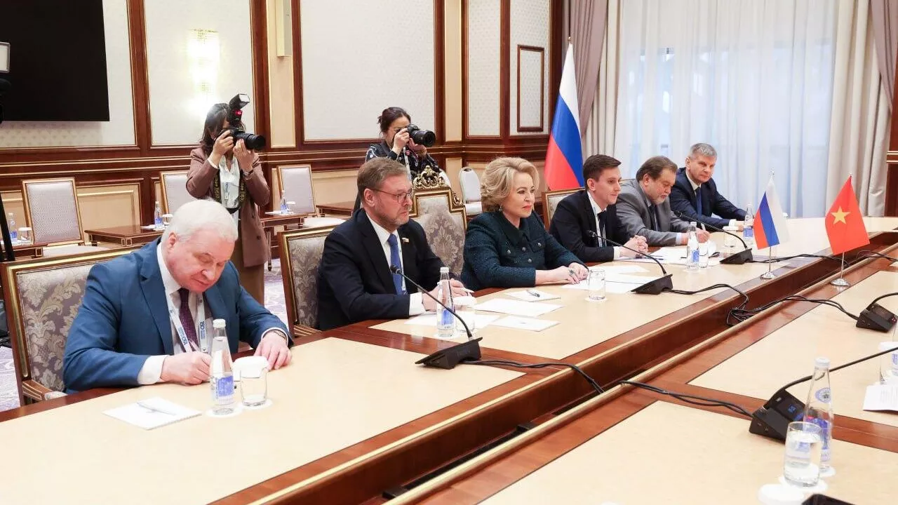Спикер Совфеда Валентина Матвиенко во время встречи с председателем Национального собрания Вьетнама Чан Тхань Маном. 6 апреля 2025 Спикер Совфеда Валентина Матвиенко во время встречи с председателем Национального собрания Вьетнама Чан Тхань Маном. 6 апреля 2025 - РИА Новости, 1920, 06.04.2025