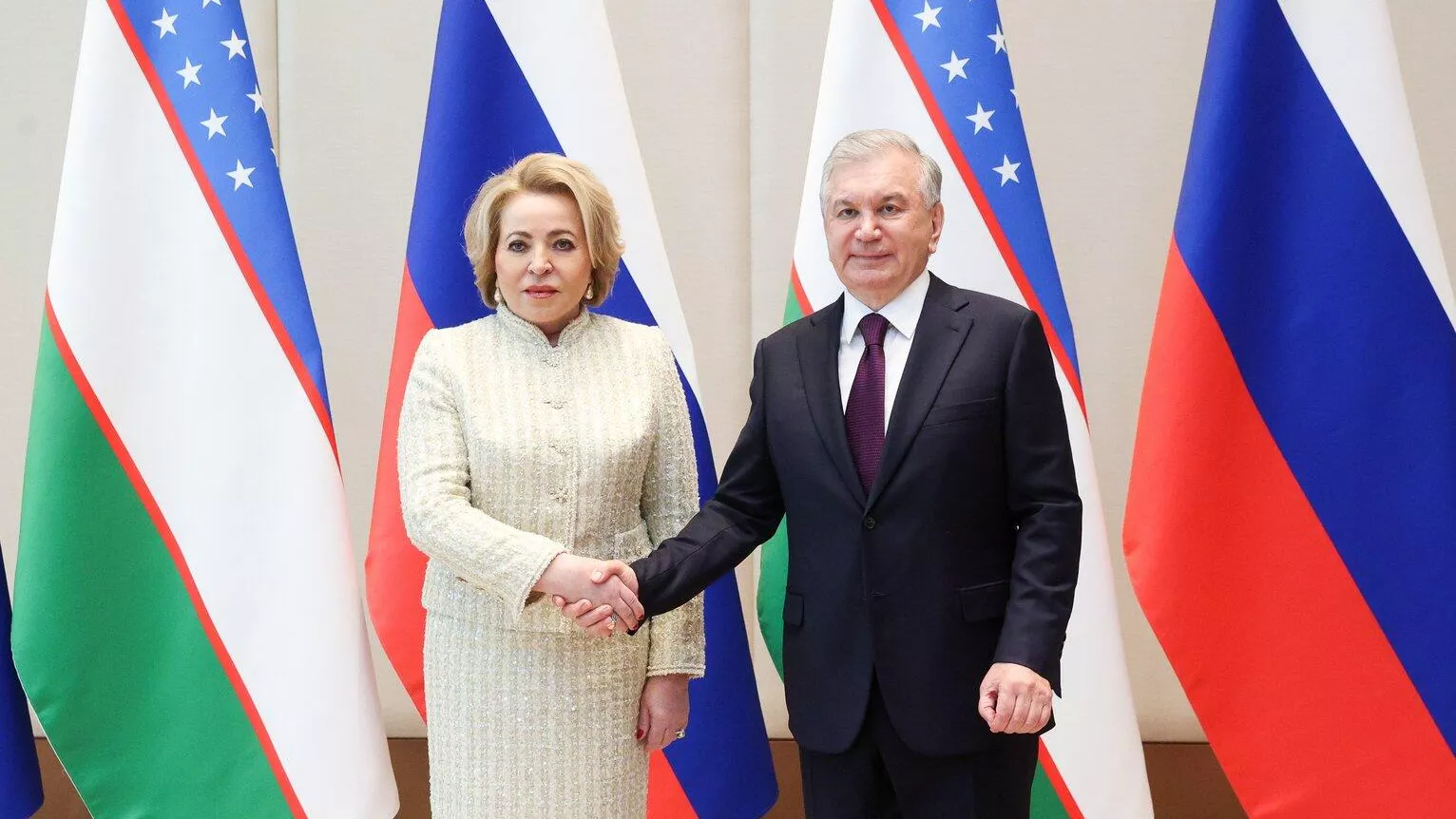 Президент Узбекистана Шавкат Мирзиёев и председатель Совета Федерации РФ Валентина Матвиенко во время встречи Президент Узбекистана Шавкат Мирзиёев и председатель Совета Федерации РФ Валентина Матвиенко во время встречи - РИА Новости, 1920, 07.04.2025