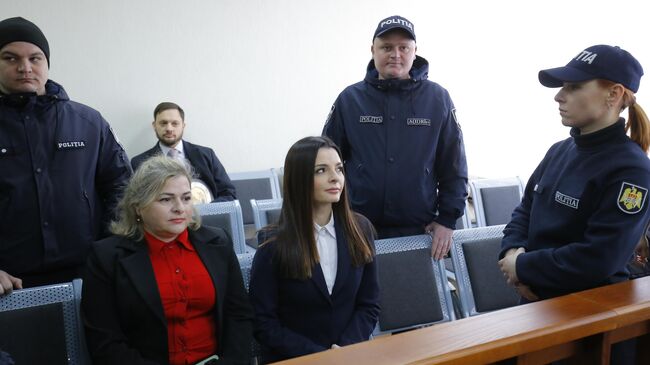 Глава Гагаузии Евгения Гуцул перед заседанием суда в Кишиневе