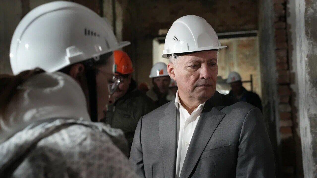 Губернатор Иркутской области Игорь Кобзев на выездном совещании с участием профильных ведомств и представителей подрядных организаций в иркутском Доме офицеров Губернатор Иркутской области Игорь Кобзев на выездном совещании с участием профильных ведомств и представителей подрядных организаций в иркутском Доме офицеров - РИА Новости, 1920, 07.04.2025