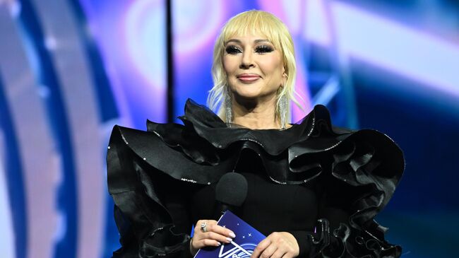 Ведущая Лера Кудрявцева на концерте Песня года 2024 в концертном зале спортивного комплекса Мегаспорт в Москв