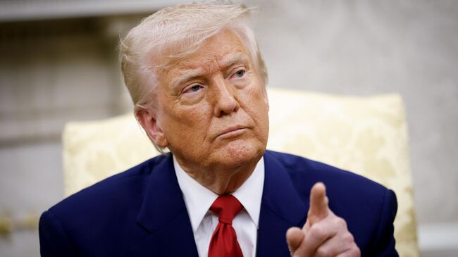 Президент США Дональд Трамп во время встречи с премьер-министром Израиля Биньямином Нетаньяху. 7 апреля 2025