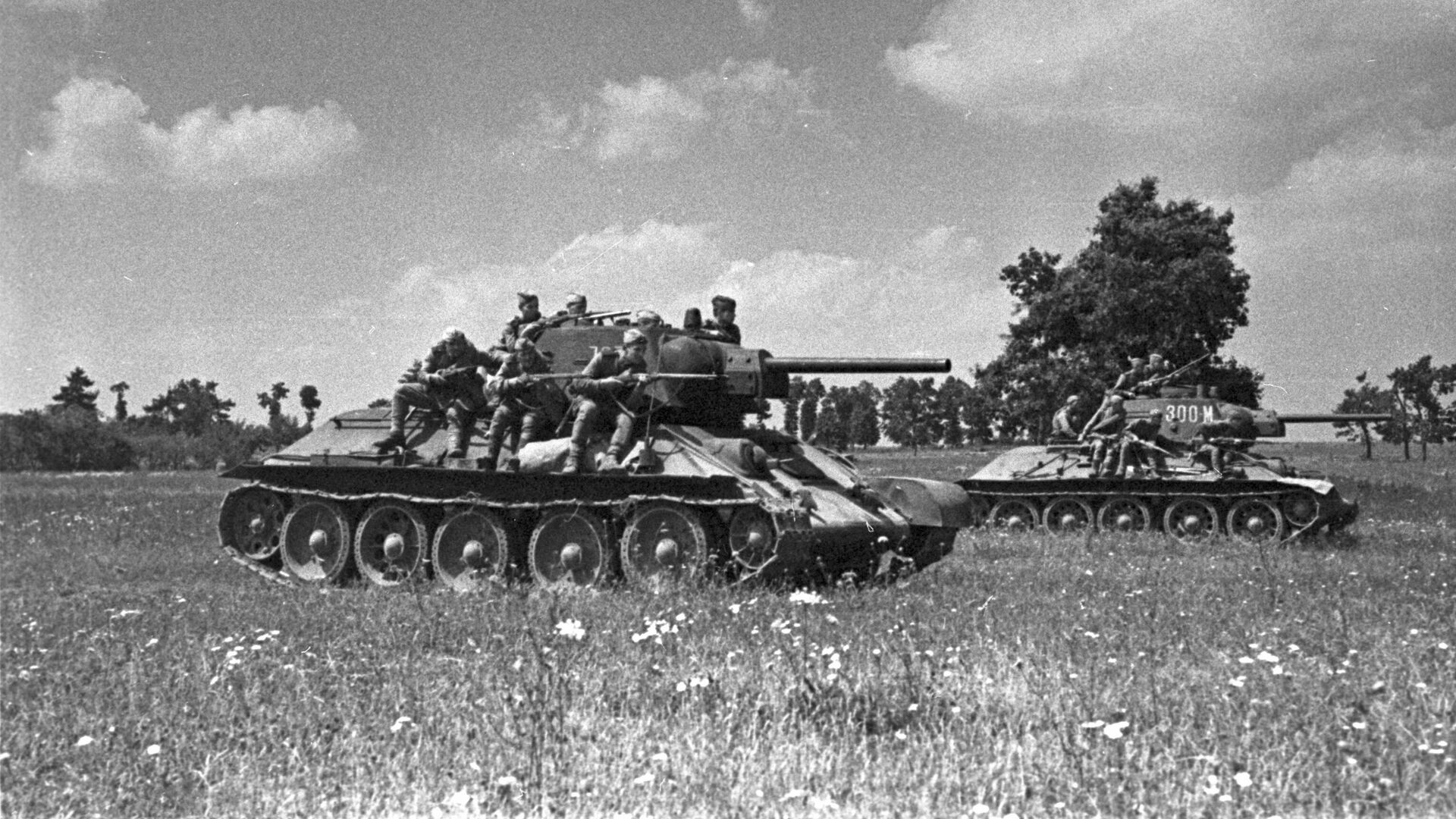 Атака 27-й отдельной Гвардейской танковой бригады войск 2-го Украинского фронта в районе города Яссы - РИА Новости, 1920, 04.05.2025