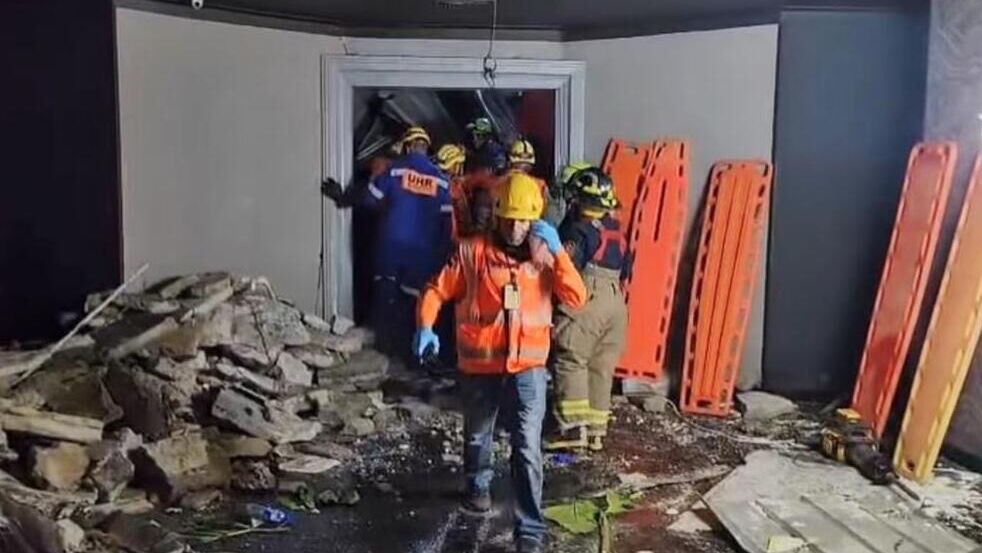 Спасатели на месте обрушения крыши в ночном клубе в Доминикане - РИА Новости, 1920, 09.04.2025