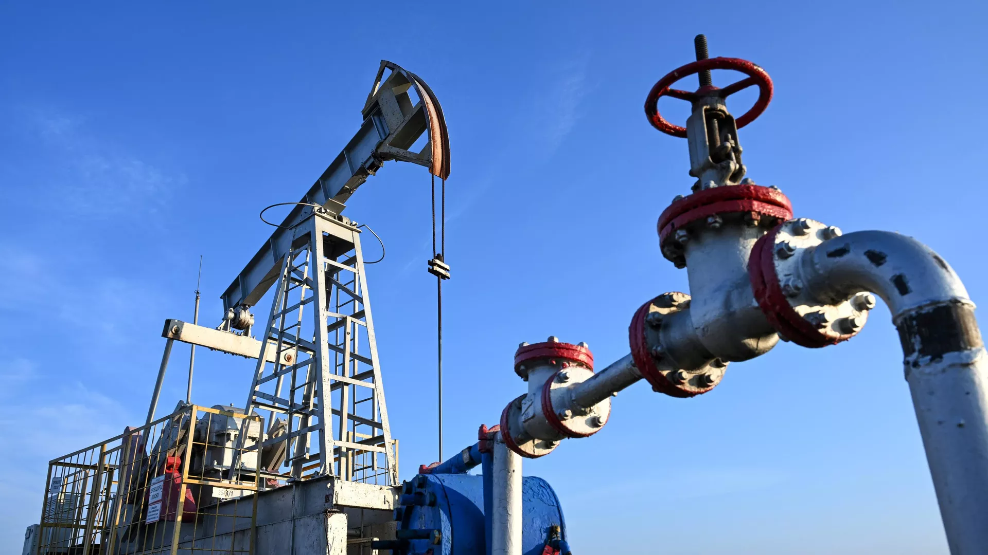 Добыча нефти Добыча нефти - РИА Новости, 1920, 19.05.2025