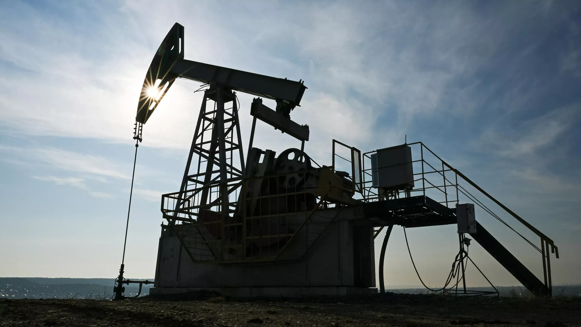 Добыча нефти Добыча нефти - РИА Новости, 1920, 21.06.2025