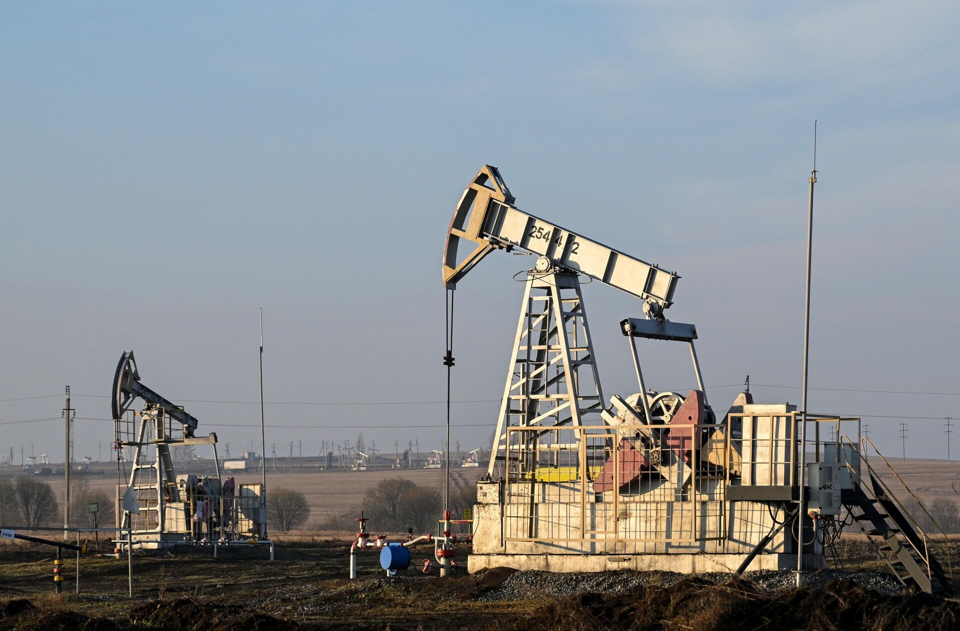 Добыча нефти в Татарстане Добыча нефти в Татарстане - РИА Новости, 1920, 15.07.2025