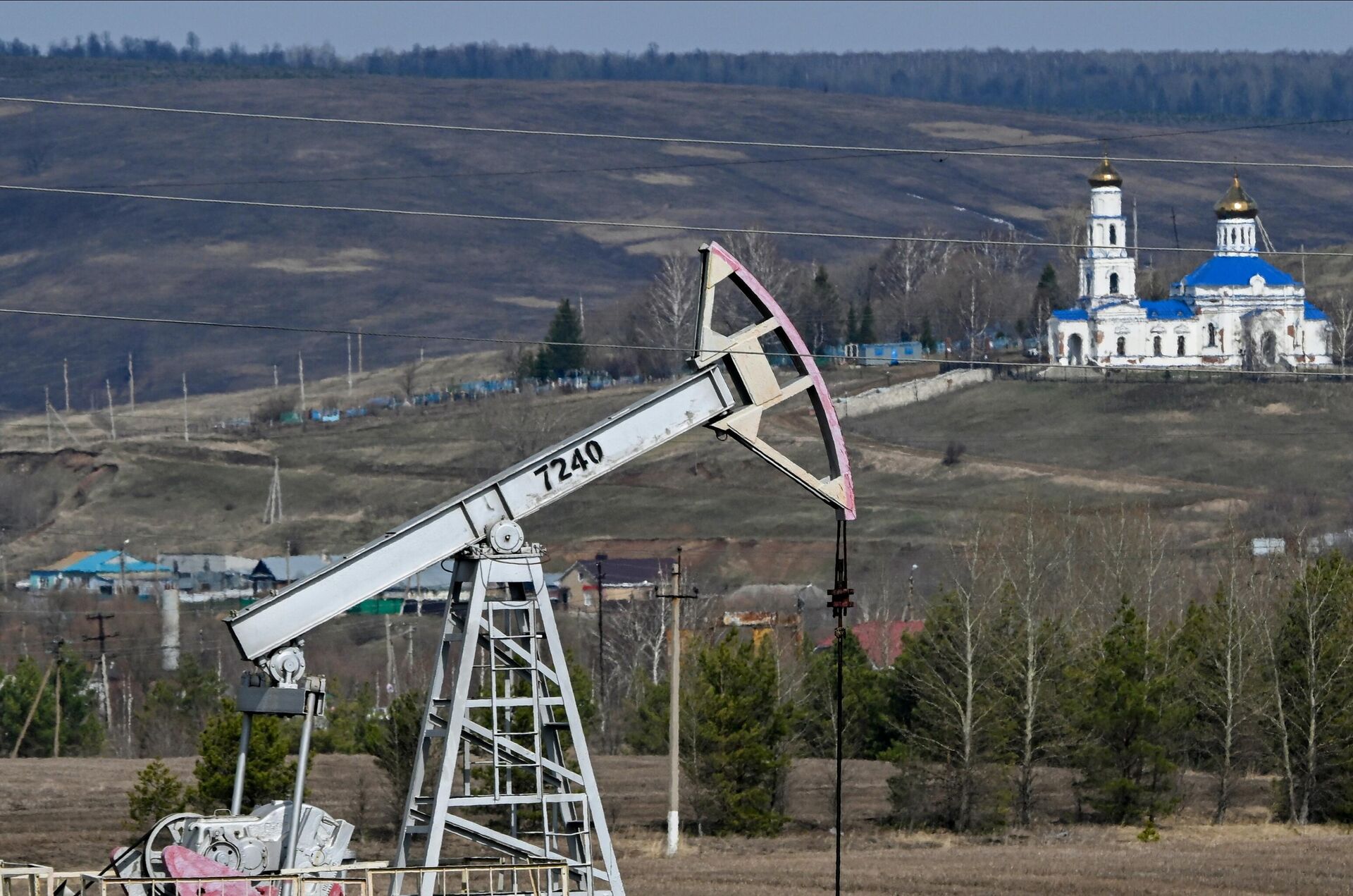 Добыча нефти в Татарстане Добыча нефти в Татарстане - РИА Новости, 1920, 01.07.2025