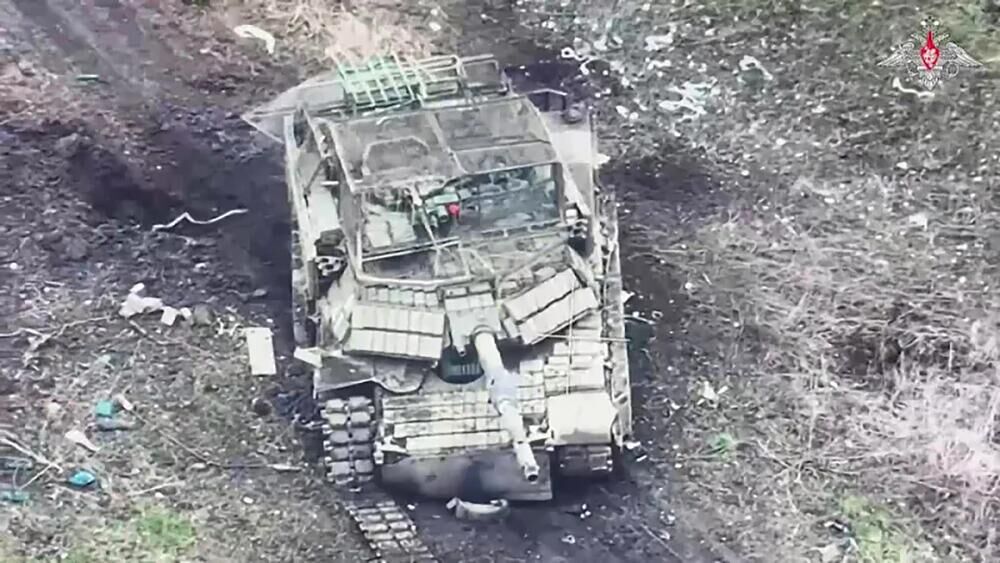 Уничтоженный танк M1 Abrams производства США украинской армии - РИА Новости, 1920, 28.04.2025