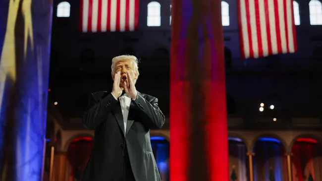 Президент США Дональд Трамп во время ужина Национальной республиканской конференции конгресса. 8 апреля 2025