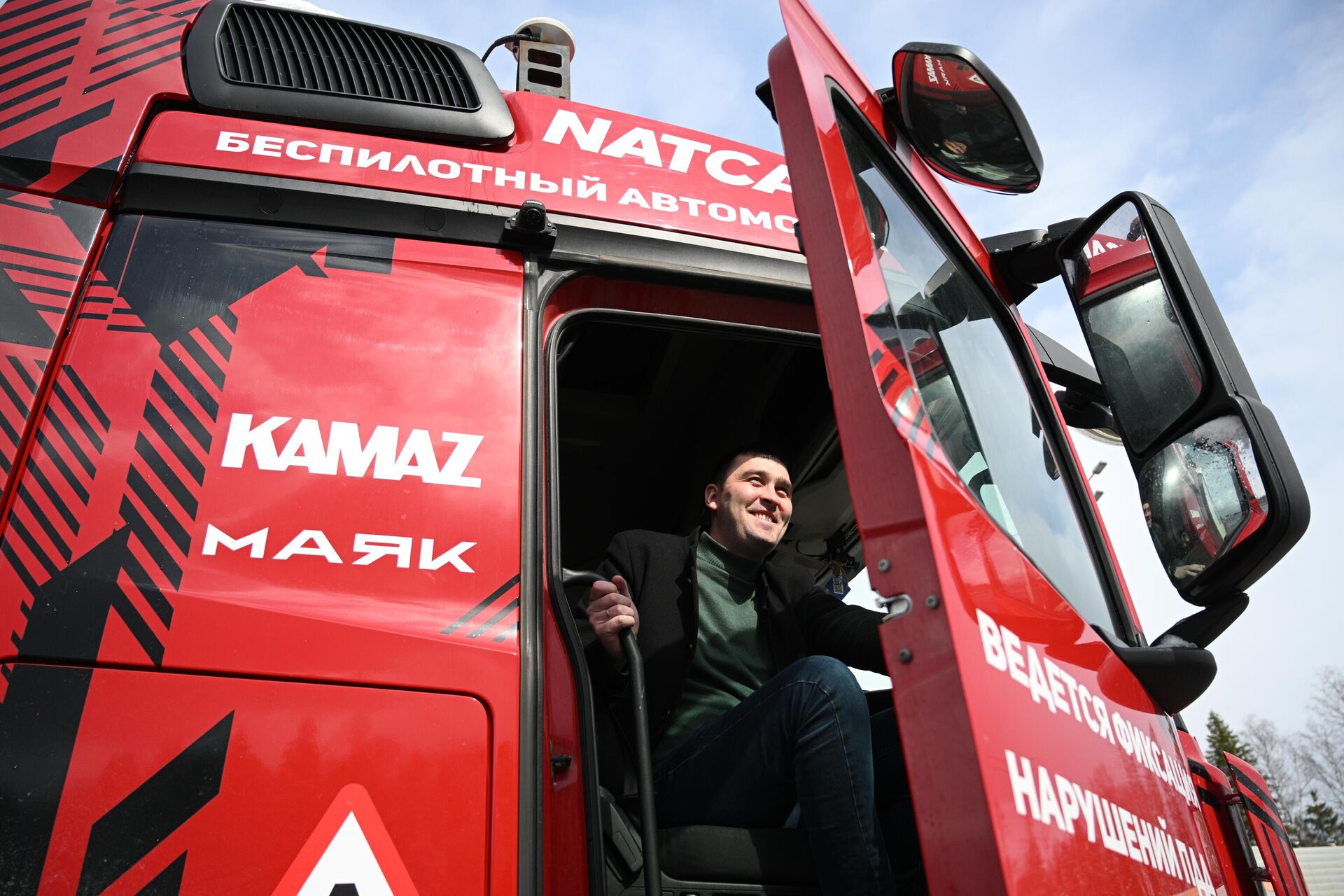 Запуск беспилотных грузовых автомобилей на Центральной кольцевой автомобильной дороге - РИА Новости, 1920, 09.04.2025