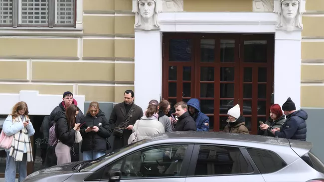 Журналисты у дома актера Ефремова
