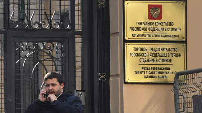 Обстановка у генерального консульства России в Стамбуле перед началом переговоров между делегациями России и США