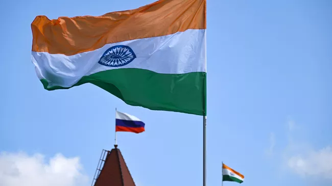 Флаги России и Индии