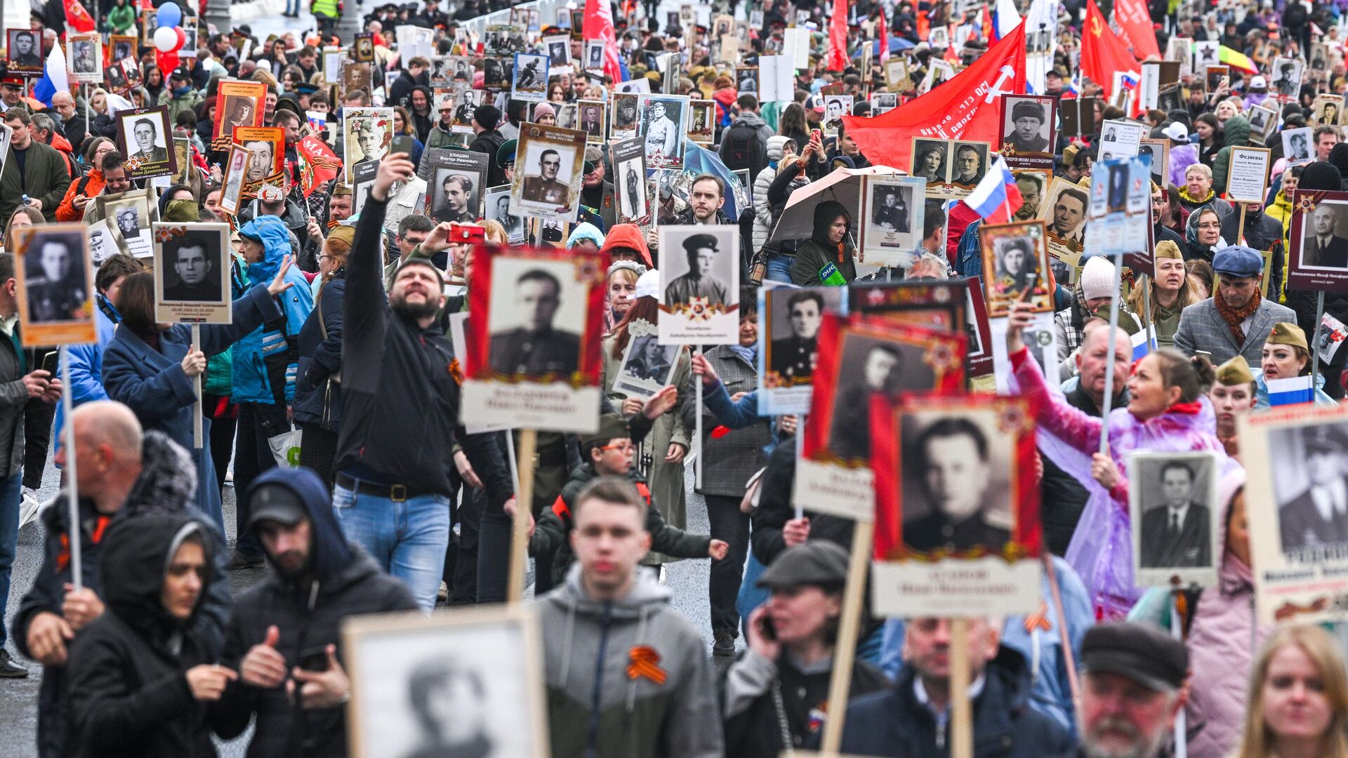 Шествие Бессмертный полк в Москве - РИА Новости, 1920, 28.04.2025