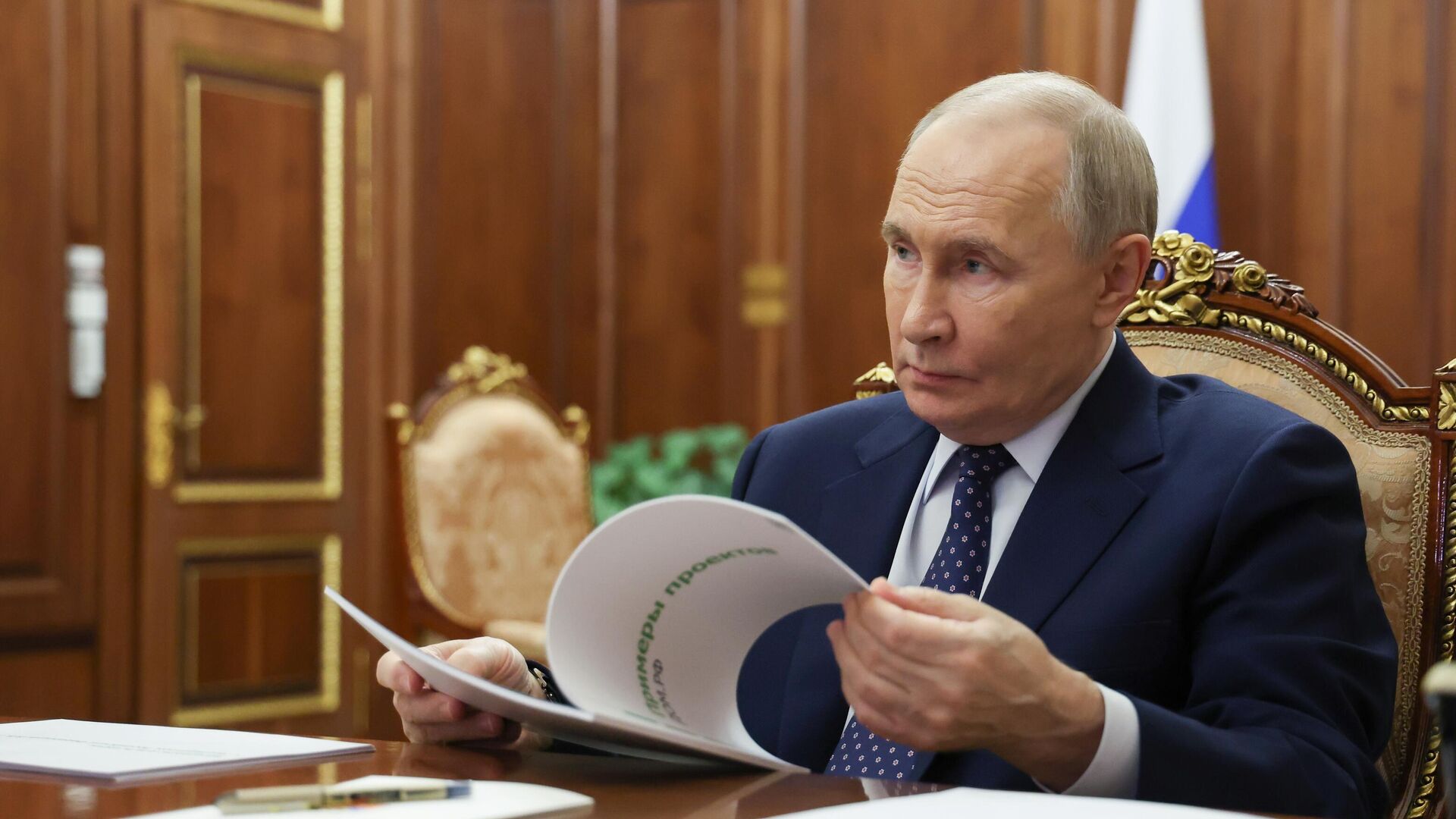 Президент Владимир Путин встретился с директором Дом.РФ Виталием Мутко - РИА Новости, 1920, 10.04.2025