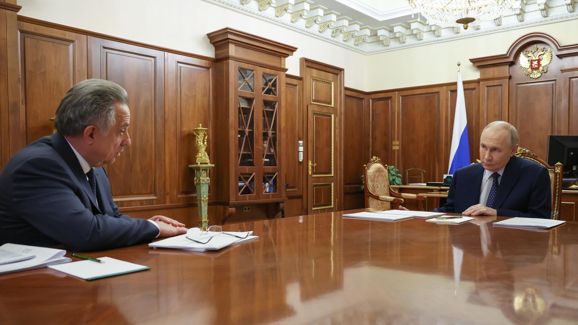 Президент Владимир Путин встретился с директором Дом.РФ Виталием Мутко Президент Владимир Путин встретился с директором Дом.РФ Виталием Мутко - РИА Новости, 1920, 10.04.2025