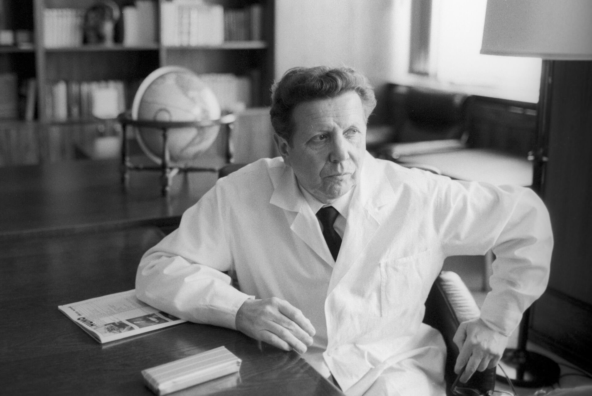 Генеральный директор центра, советский кардиолог, академик Академии медицинских наук и Академии наук СССР, председатель Советского комитета Врачи за предотвращение ядерной войны Евгений Чазов - РИА Новости, 1920, 10.04.2025