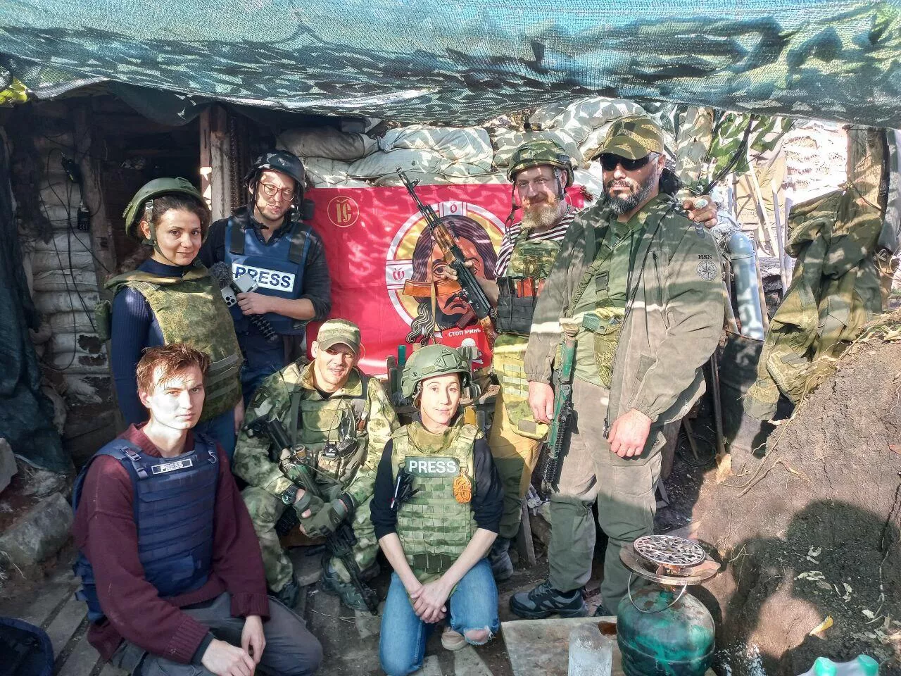 Ева и погибший под Угледаром фотокорр Никита Цицаги (слева в нижнем ряду) Ева и погибший под Угледаром фотокорр Никита Цицаги (слева в нижнем ряду) - РИА Новости, 1920, 11.04.2025