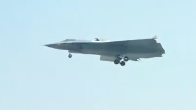 Скриншот видео с китайским самолетом J-36