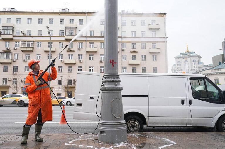 Промывка опор освещения в Москве Промывка опор освещения в Москве