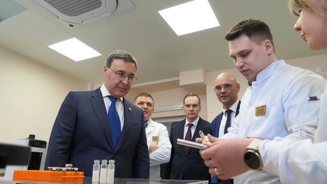 Министр науки и высшего образования РФ Валерий Фальков в Федеральном центре развития биотехнологий и медицины