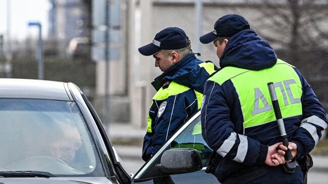 Сотрудники Госавтоинспекции МВД проводят рейд по обеспечению безопасности на дорогах