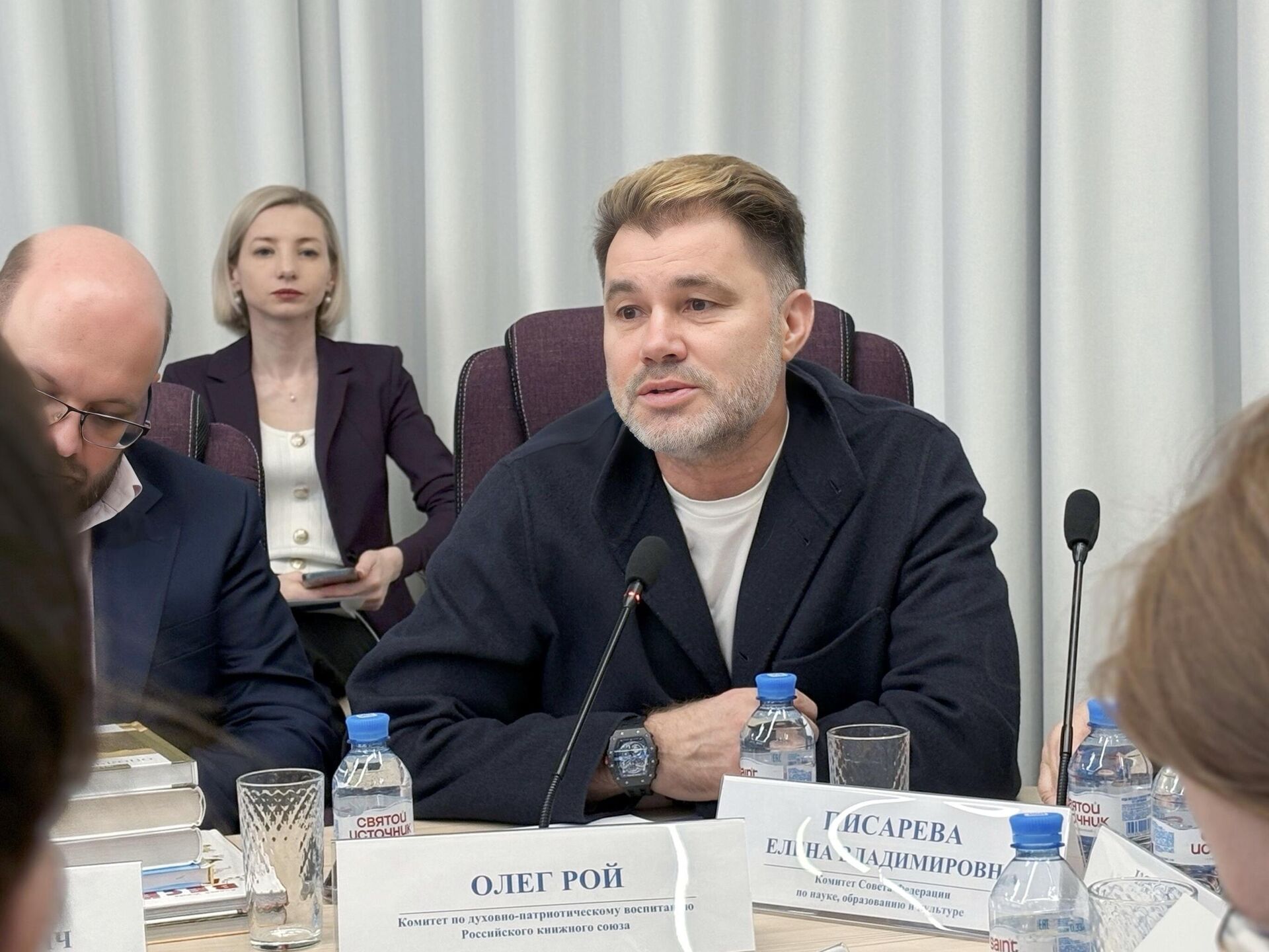 Российский писатель, сценарист, продюсер и общественный деятель Олег Рой выступает на круглом столе Современная детская литература патриотической направленности: вызовы, возможности, перспективы Российский писатель, сценарист, продюсер и общественный деятель Олег Рой выступает на круглом столе Современная детская литература патриотической направленности: вызовы, возможности, перспективы - РИА Новости, 1920, 13.04.2025