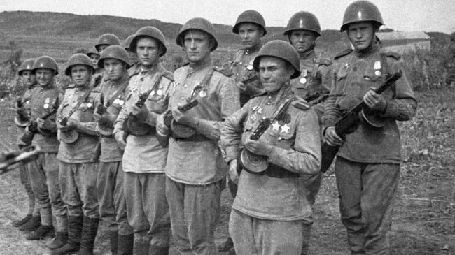 Воины Советской Армии, прибывшие на Дальний Восток Воины Советской Армии, прибывшие на Дальний Восток