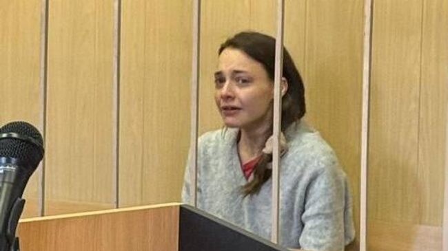 Александра Дроздова, ранившая во время ссоры актера Илью Деля, в зале суда