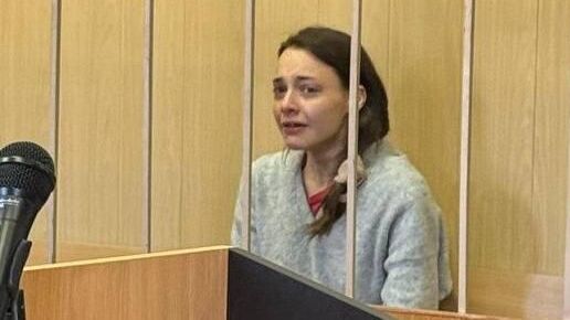 Александра Дроздова, ранившая во время ссоры актера Илью Деля, в зале суда - РИА Новости, 1920, 14.04.2025