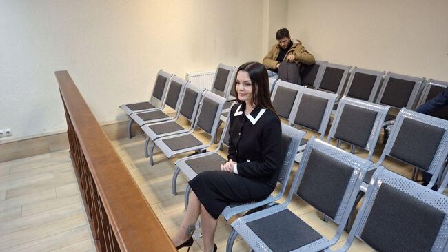 Глава Гагаузской автономии в составе Молдавии Евгения Гуцул пришла в районный суд Кишинева с электронным браслетом слежения на ноге