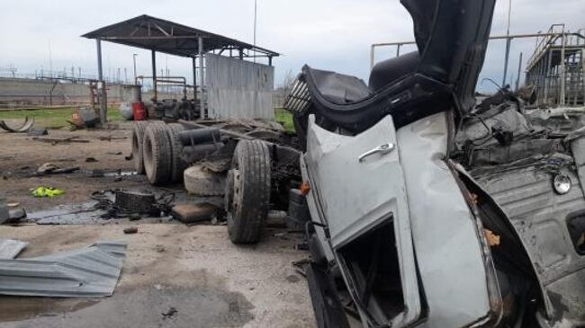 Последствия взрыва цистерны с топливом на газонаполнительной станции в чеченском селе Новотерское. 14 апреля 2025